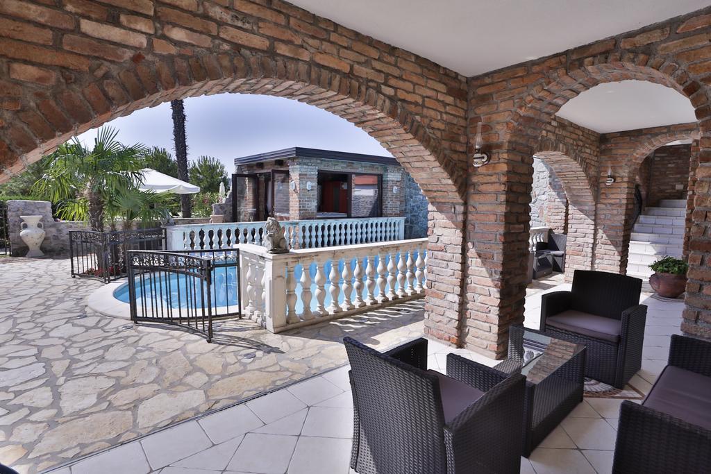 Casa Oasa -Accommodation , Pizzeria & Bar Marezige Exterior photo