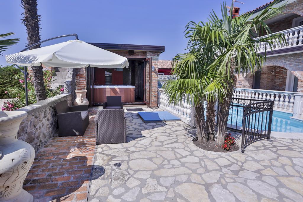 Casa Oasa -Accommodation , Pizzeria & Bar Marezige Exterior photo