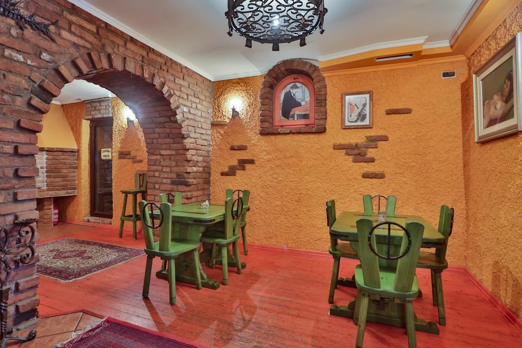 Casa Oasa -Accommodation , Pizzeria & Bar Marezige Exterior photo