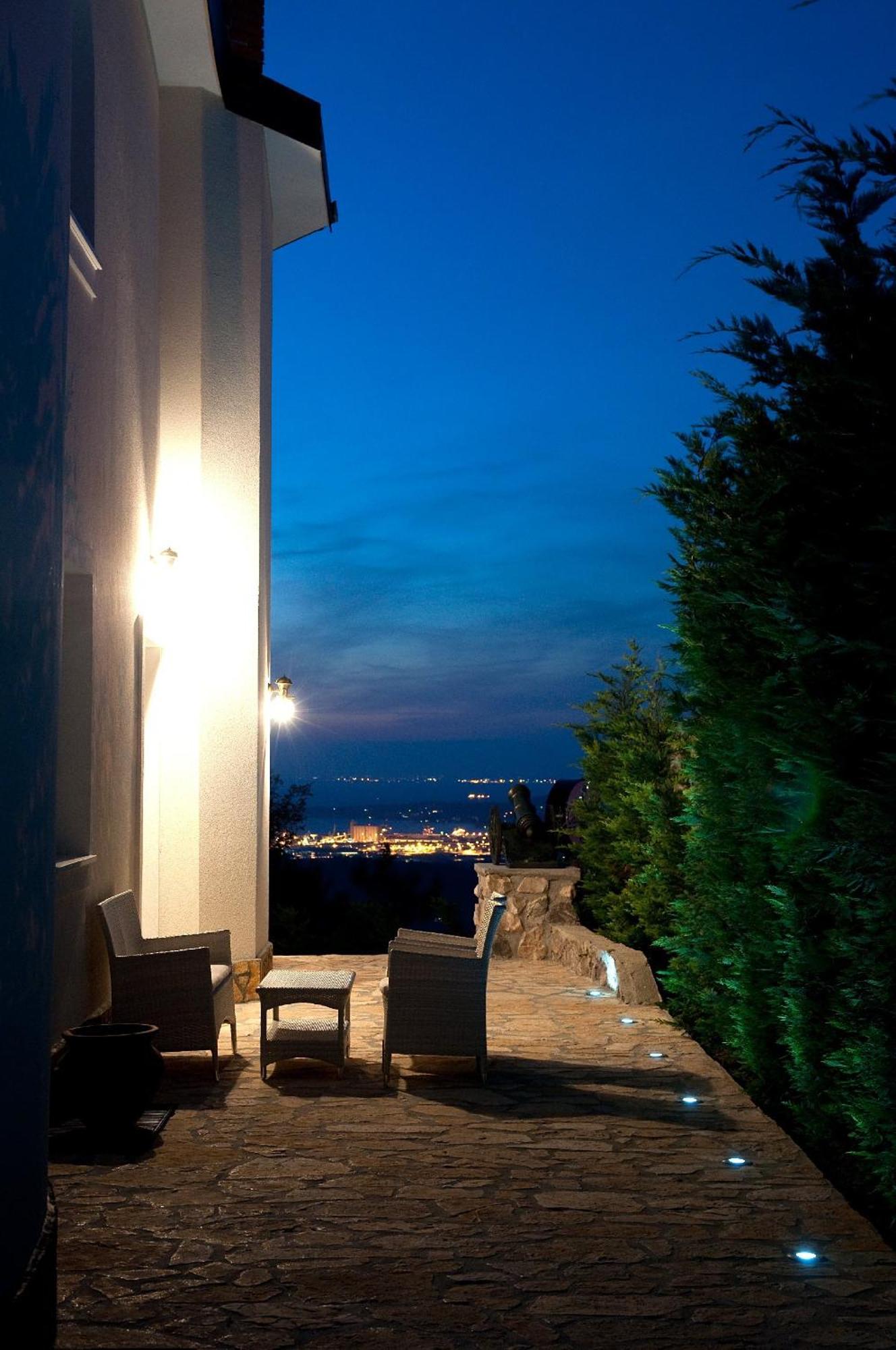 Casa Oasa -Accommodation , Pizzeria & Bar Marezige Exterior photo